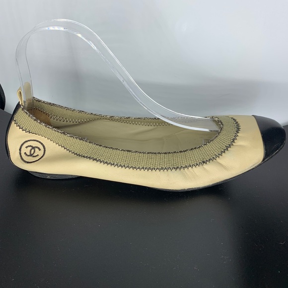 Chanel ballet flats purchased in the Paris.  Black/tan size 41, supple leather - Picture 8 of 9